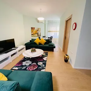New In Center Of Apartamento Tirana