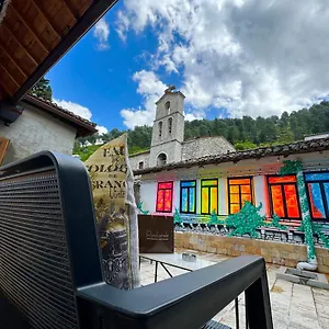 Hostal Helin's By Backpackers, Berat